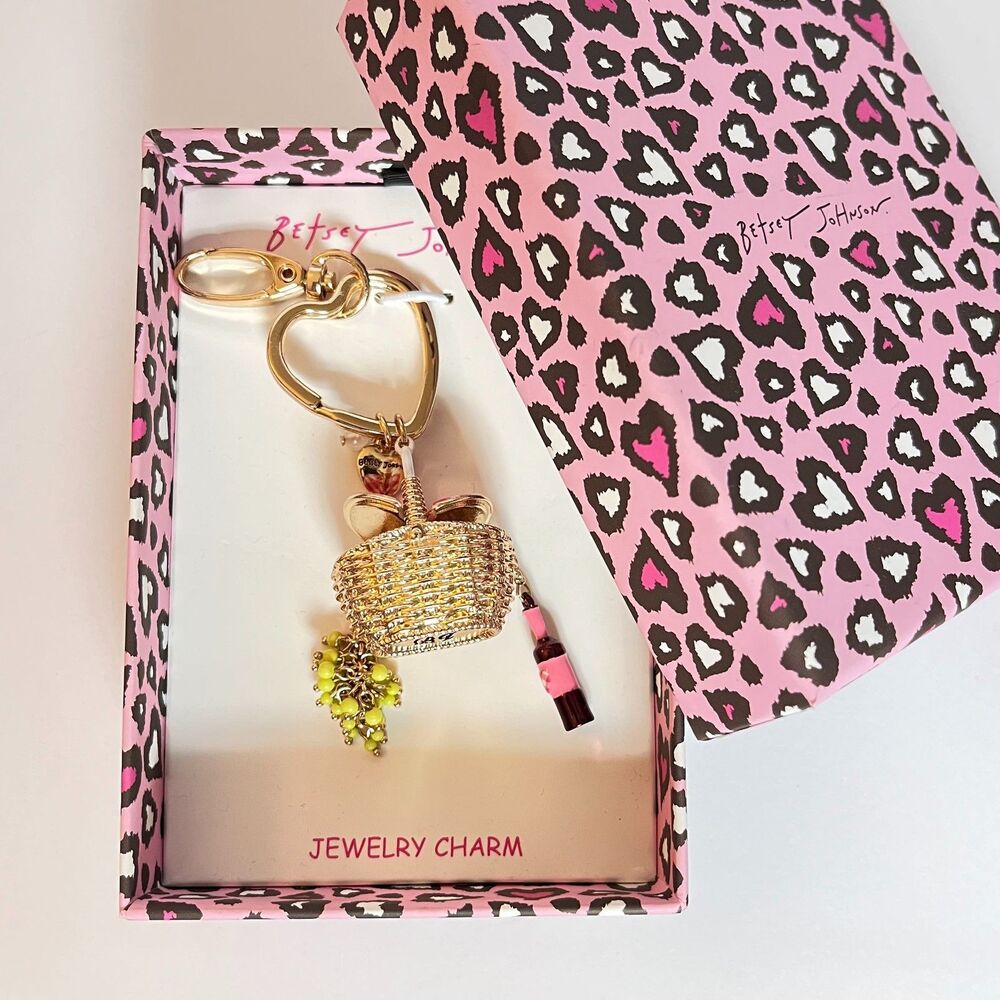 Betsey Johnson Wine Picnic Basket Bag Charm Keychain Goldtone NEW in Box